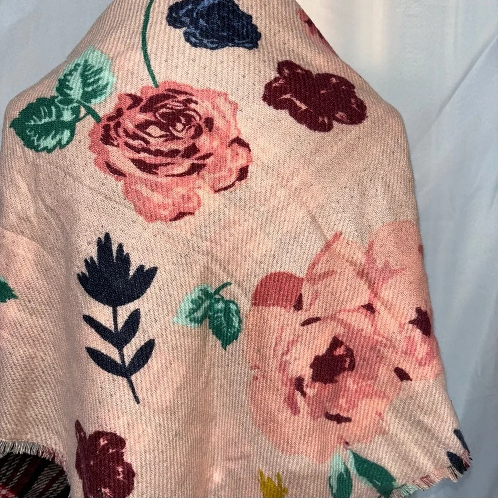 Candies reversible shawl